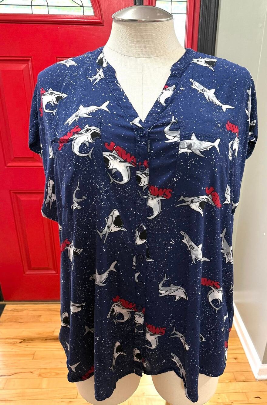 Torrid 1 (1X 14/16) Jaws Shark Horror Dolman Button Up Challis Top Shirt Blouse
